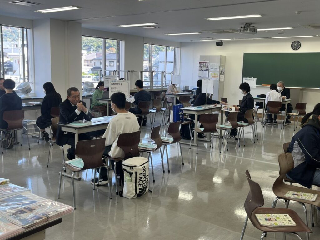 2025年 進路ガイダンスが行われました。